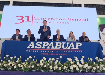 Armando Ríos rinde protesta como secretario general de la ASPABUAP 2024-2028