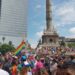 Miles pintan de arcoíris la CDMX por marcha del Orgullo