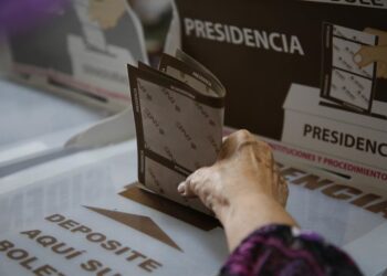 Hombre muere mientras estaba en la fila de votación en Guadalajara