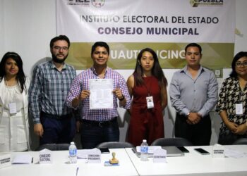 Omar Muñoz recibe constancia como alcalde electo de Cuautlancingo