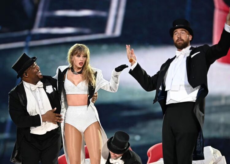 Travis Kelce participa en concierto de Taylor Swift