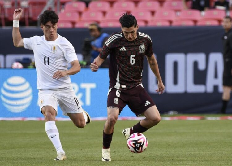 Uruguay golea a México en partido amistoso