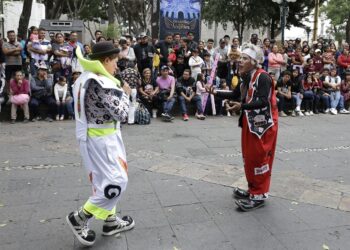 Grupos de payasos niegan a integrarse al programa de artistas urbanos