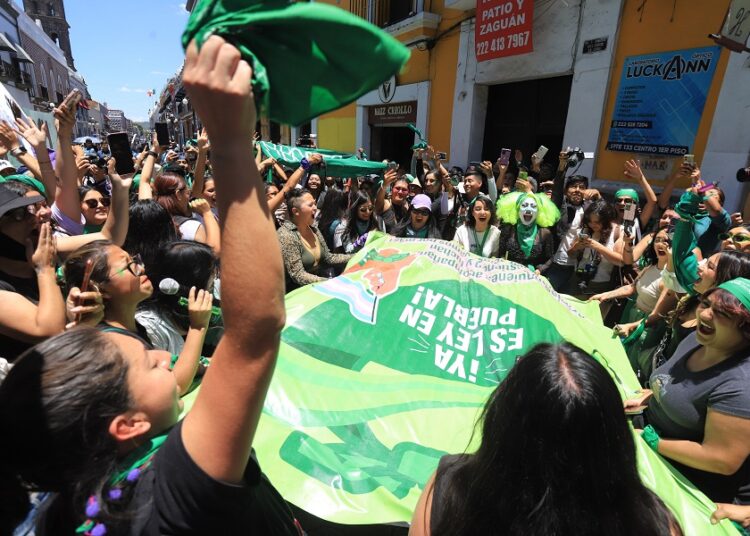 Aprobación de despenalización del aborto es para respetar derecho de mujeres