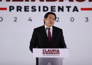 Mario Delgado promete trabajar de la mano con el magisterio