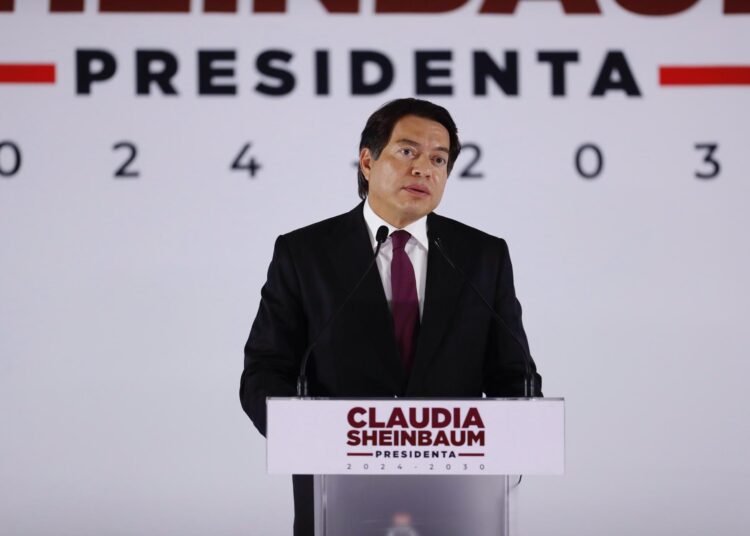 Mario Delgado promete trabajar de la mano con el magisterio