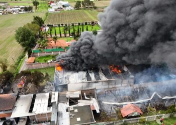 Se registra incendio de gran magnitud en de San Gregorio Atzompa