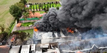Se registra incendio de gran magnitud en de San Gregorio Atzompa