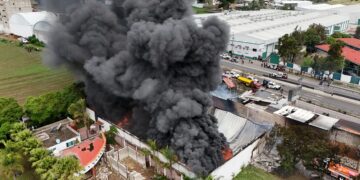 Se registra incendio de gran magnitud en de San Gregorio Atzompa