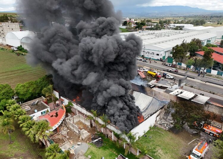 Se registra incendio de gran magnitud en de San Gregorio Atzompa