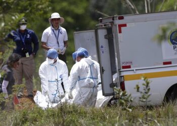 Recuperan los cuerpos de 10 migrantes ahogados en una zona del Caribe de Panamá
