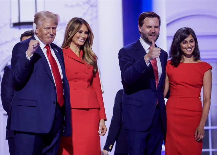 Detienen a un hombre en Florida por amenazar de muerte a Trump y Vance en internet