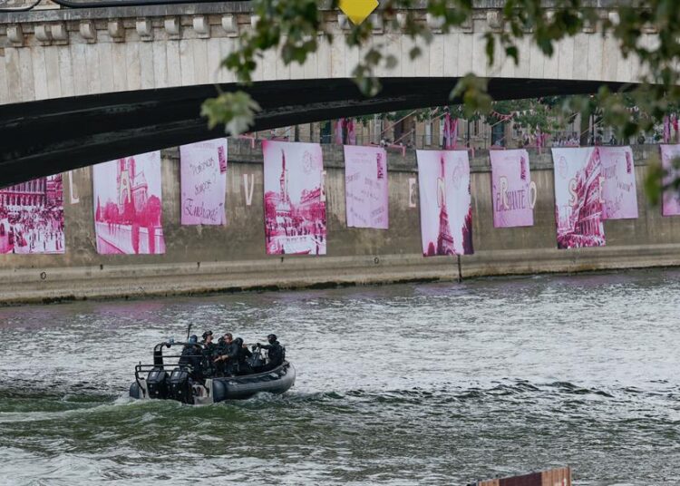 El agua del Sena no era apta cuando la alcaldesa de París se bañó para demostrar que sí