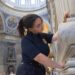 Las dos primeras ‘guardianas’ de la basílica de San Pedro esperan inspirar a otras mujeres