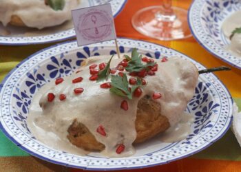 Restaurantes esperan un 30% de incremento en ventas con temporada de Chile en Nogada