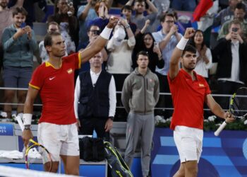 Nadal y Alcaraz vuelan hacia segunda ronda en París