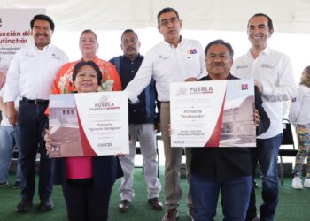 Gobernador inaugura la construcción de campo de beísbol