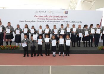 Se gradúa la primera generación bajo cuidado del Sedif