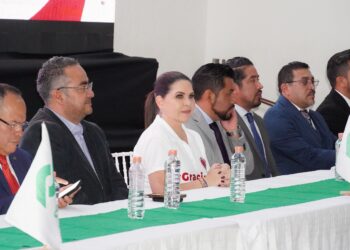 Norma Layón anuncia en evento de graduación del CONALEP importantes obras en infraestructura para la institución