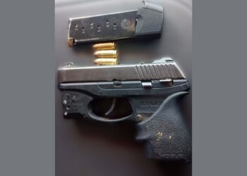 Detienen a adolescente por portación ilegal de un arma de fuego