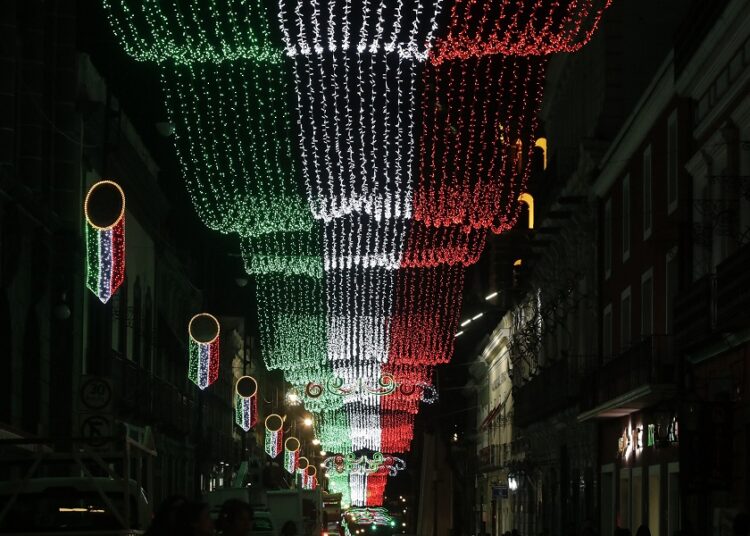 Colocarán 6 mil adornos por mes patrio