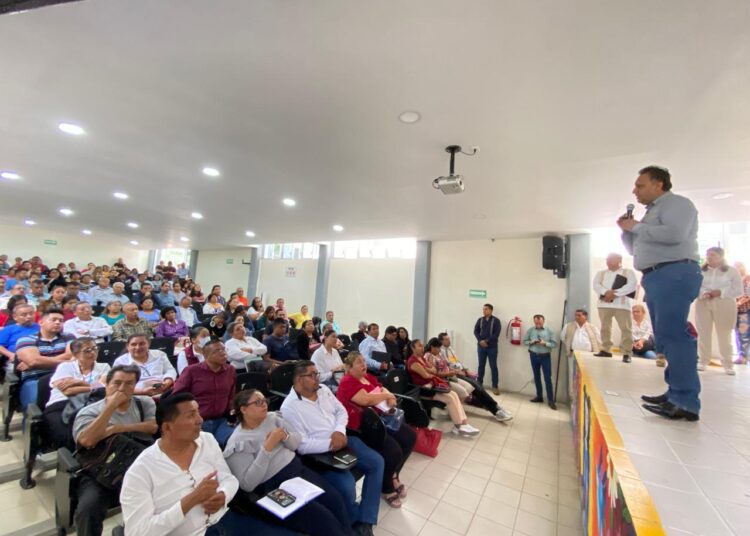 Los maestros somos catalizadores de la paz social: Alfredo Gómez Palacios
