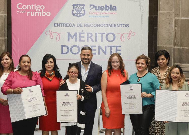 Adán Domínguez reconoce vocación y servicio de maestros