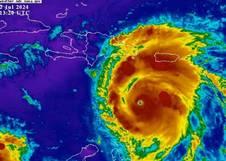 Jamaica, bajo toque de queda y estado de emergencia por inminente impacto de Beryl