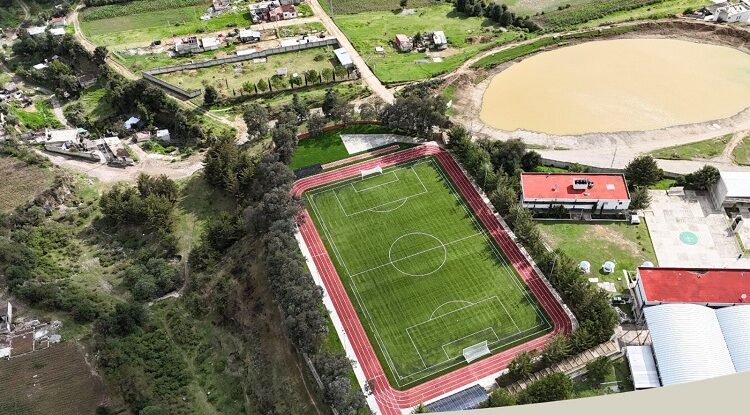 Céspedes inaugura rehabilitación de la cancha deportiva y de la pista de atletismo