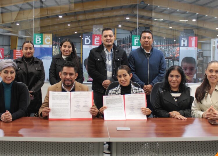 Conalep firma convenio con Cáritas