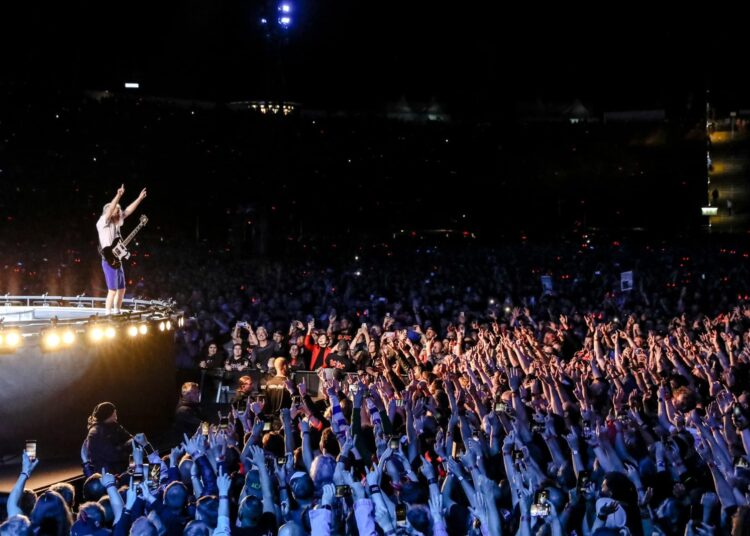 El icónico tema ‘Thunderstruck’ de AC/DC obtuvo Certificación Diamante
