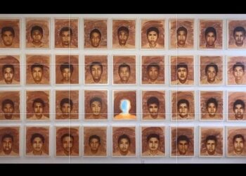AMLO entrega reporte con 21 puntos a padres de desaparecidos de Ayotzinapa