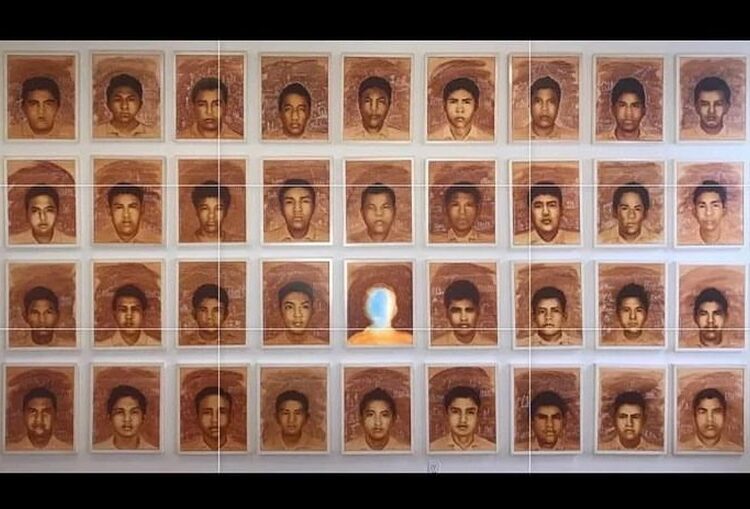 AMLO entrega reporte con 21 puntos a padres de desaparecidos de Ayotzinapa