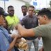 ONG llevan alimentos a caravana migrante que avanza en condiciones precarias por México