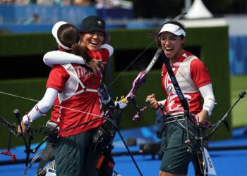 AMLO felicita a equipo femenil de tiro con arco por medalla en #París2024