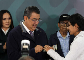 Gobernador propone facultades para protección a mujeres