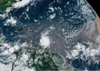 Huracán Beryl escala a categoría 5 en este del mar Caribe
