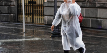 VIDEO: ¡Lleva tu paraguas! Se esperan 5 días de lluvias por onda tropical 8