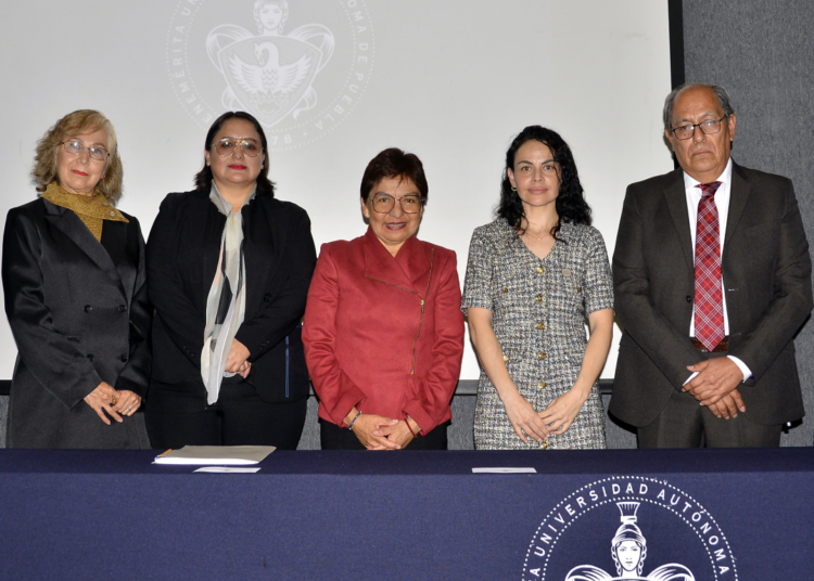Bachillerato Internacional 5 de Mayo forma mejores seres humanos: Lilia Cedillo