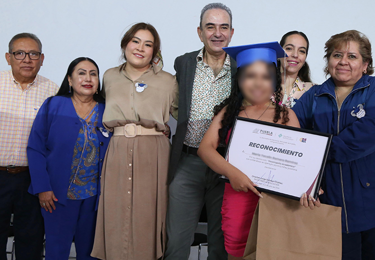 SEP entrega certificados de terminación de estudios a alumnos de «Aulas Hospitalarias»