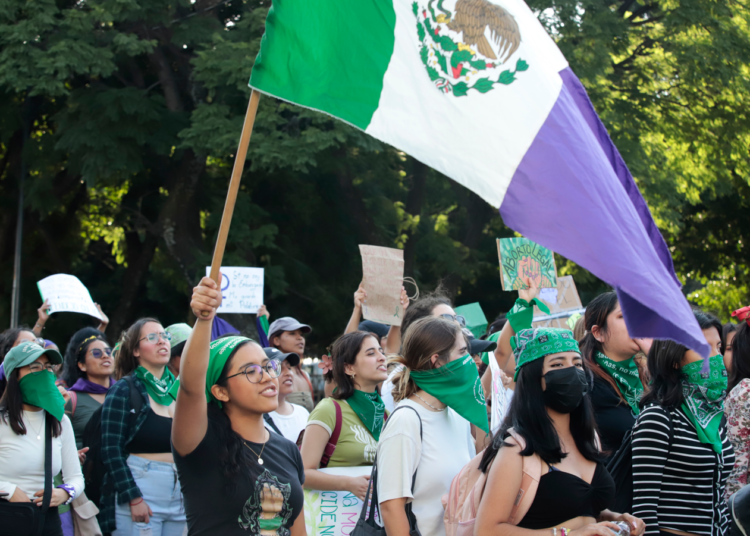 Fundadoras de Morena y feministas demandan a diputados aprobar la despenalización del aborto
