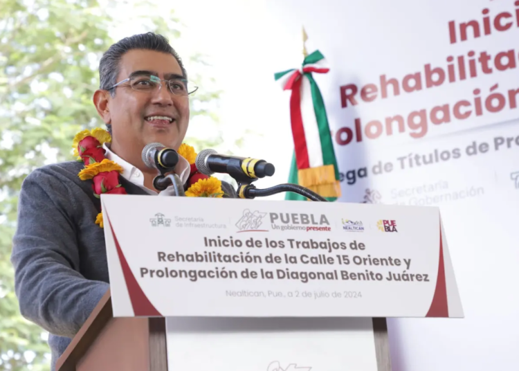 Gobernador da banderazo a trabajos de concreto asfáltico en Nealtican