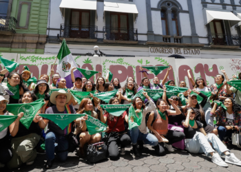 VIDEO: Diputados despenalizan el aborto en Puebla, a pesar de oposición de derecha