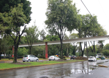 Retiro del puente peatonal CENHCH avanza un 80% de avance: Edgar Vélez