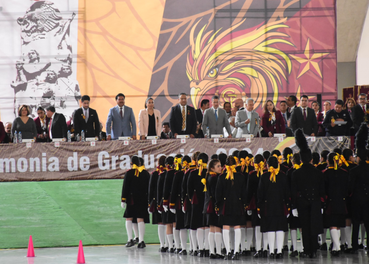VIDEO: Concluyen estudios cerca de 2 mil alumnos del Cenhch