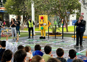 Ayuntamiento acerca Campaña de Seguridad Vial a Escuelas Locales