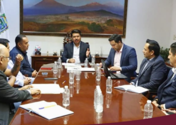 Gobernación reúne a alcaldes de Palmar de Bravo y Tecamachalco con directivos