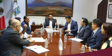 Gobernación reúne a alcaldes de Palmar de Bravo y Tecamachalco con directivos