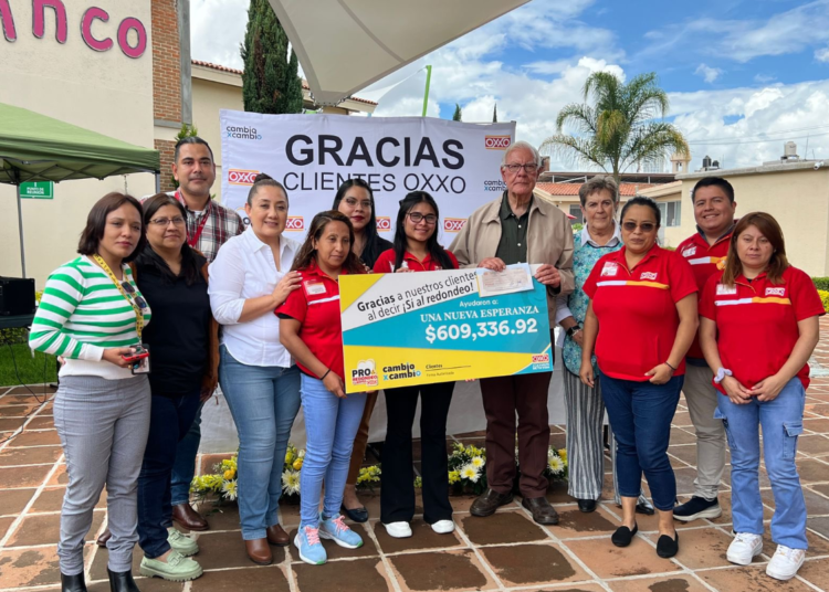 Oxxo realiza donación a Una Nueva Esperanza