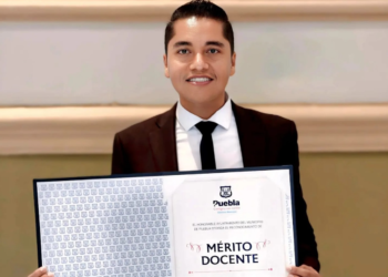 Catedrático Anáhuac es galardonado al Mérito Docente por el Ayuntamiento de Puebla  